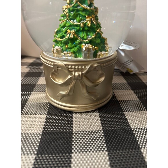 New Sugar & Snow Christmas Tree Snow Glob LED, Gold Bow Base. - Picture 2 of 4